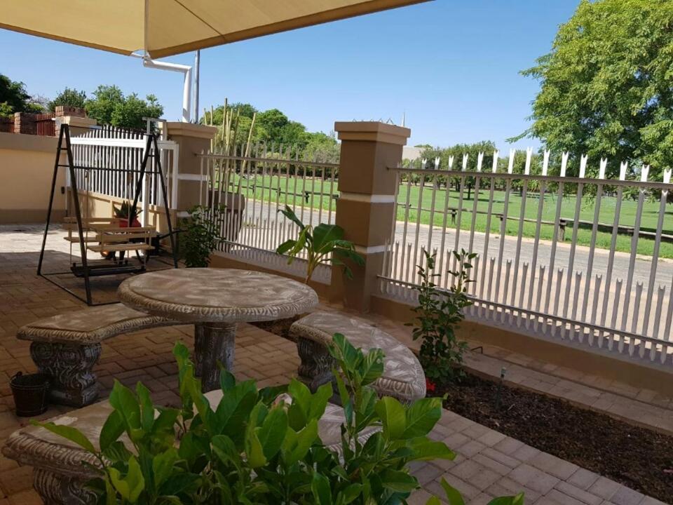 Tehillah Guesthouse Upington Exterior photo